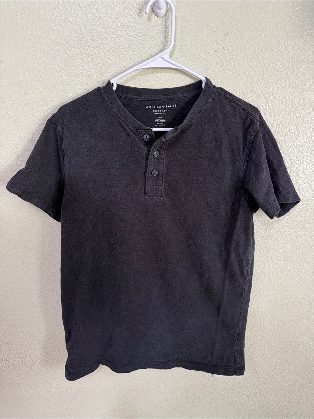 American Eagle Outfitters Black Short-Sleeve Henley Tee